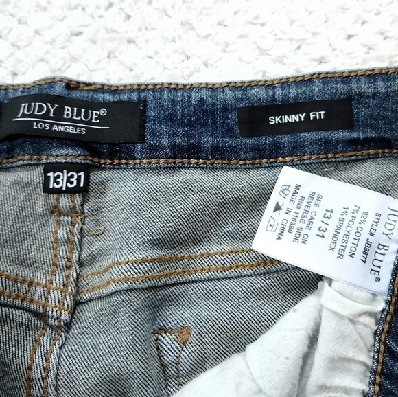 Judy Blue Mid-rise Skinny Fit Jeans Destroyed Stretch Denim Size 13 / 31 - Picture 8 of 9